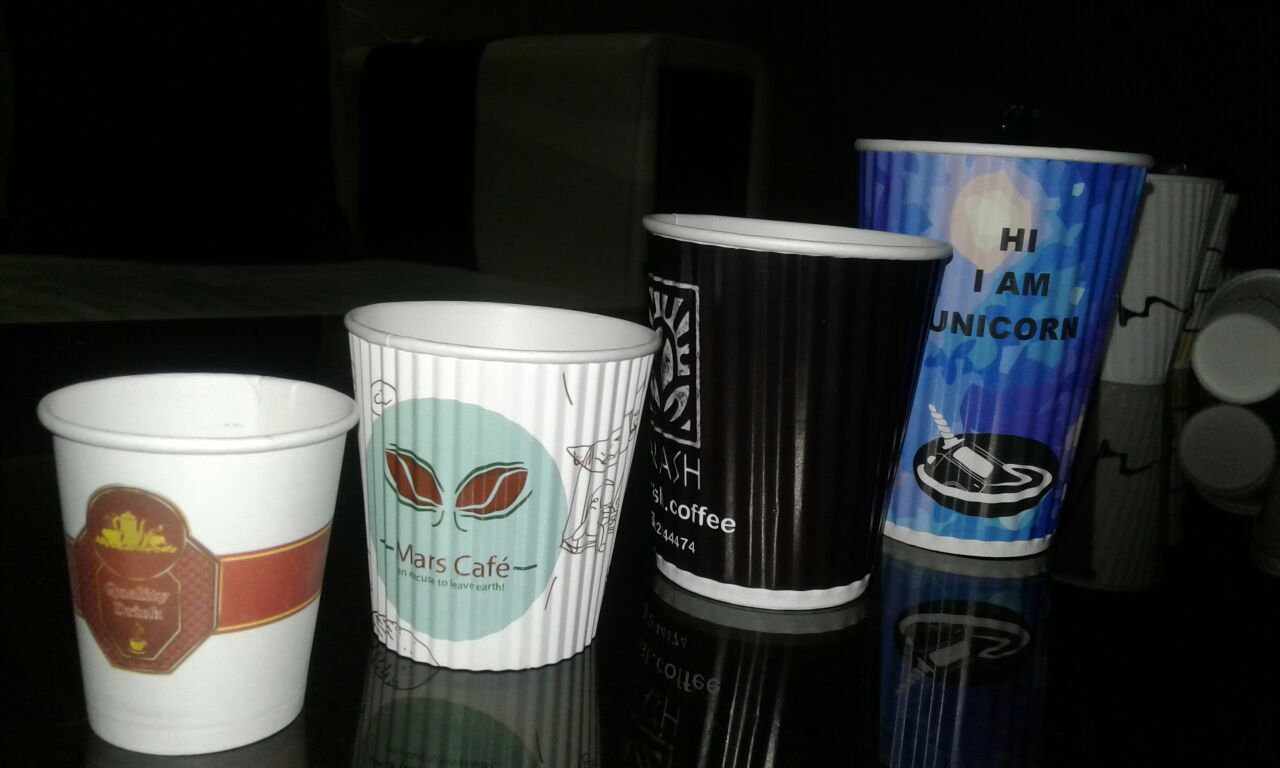 لیوان کاغذی بهتر است یا پلاستیکی لیوان کاغذی بهتر است یا پلاستیکی